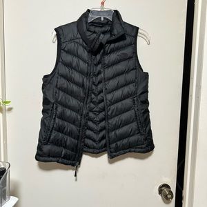 North face women’s medium black puffer vest